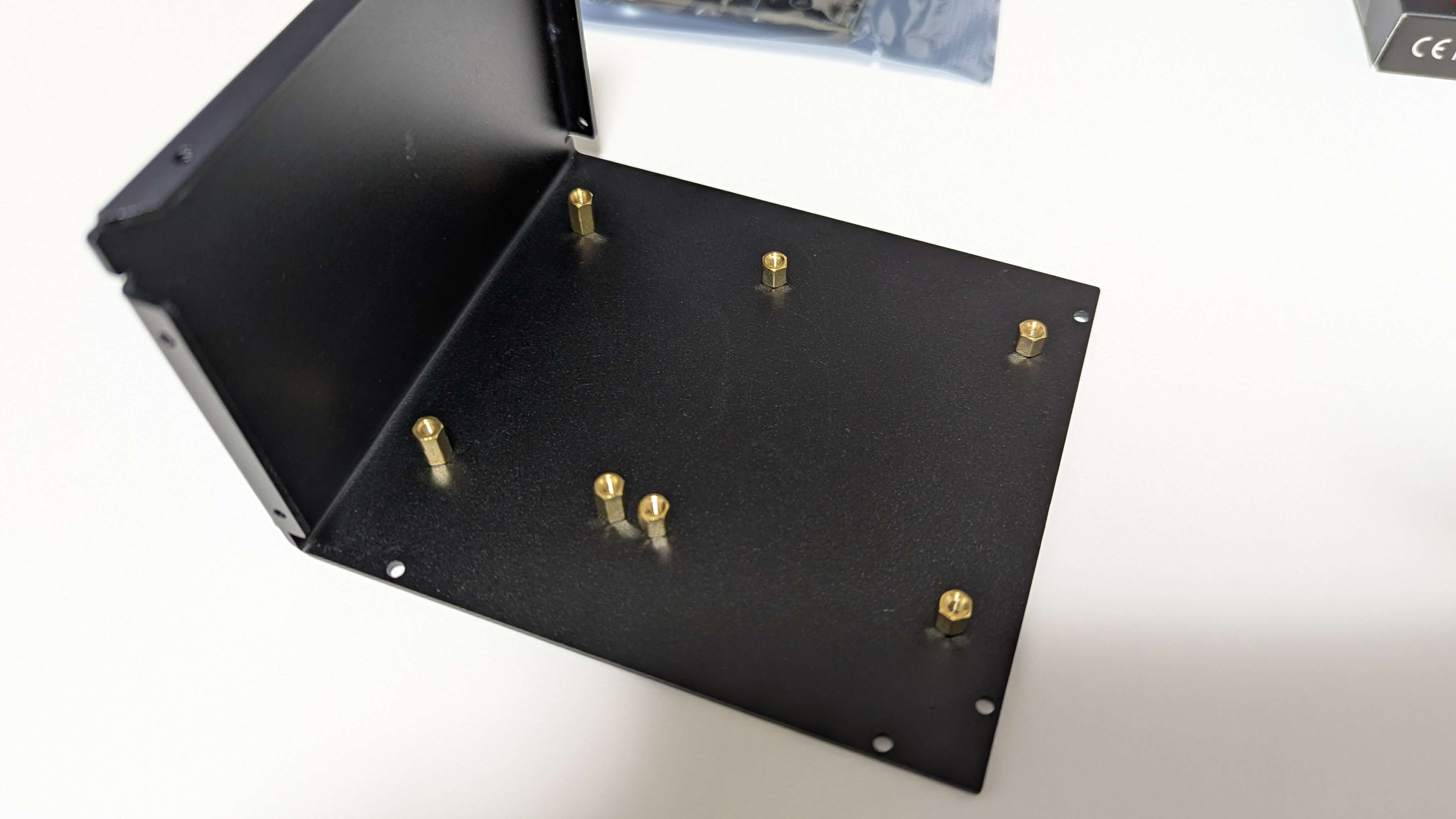 ケースにスタンドオフを取り付け