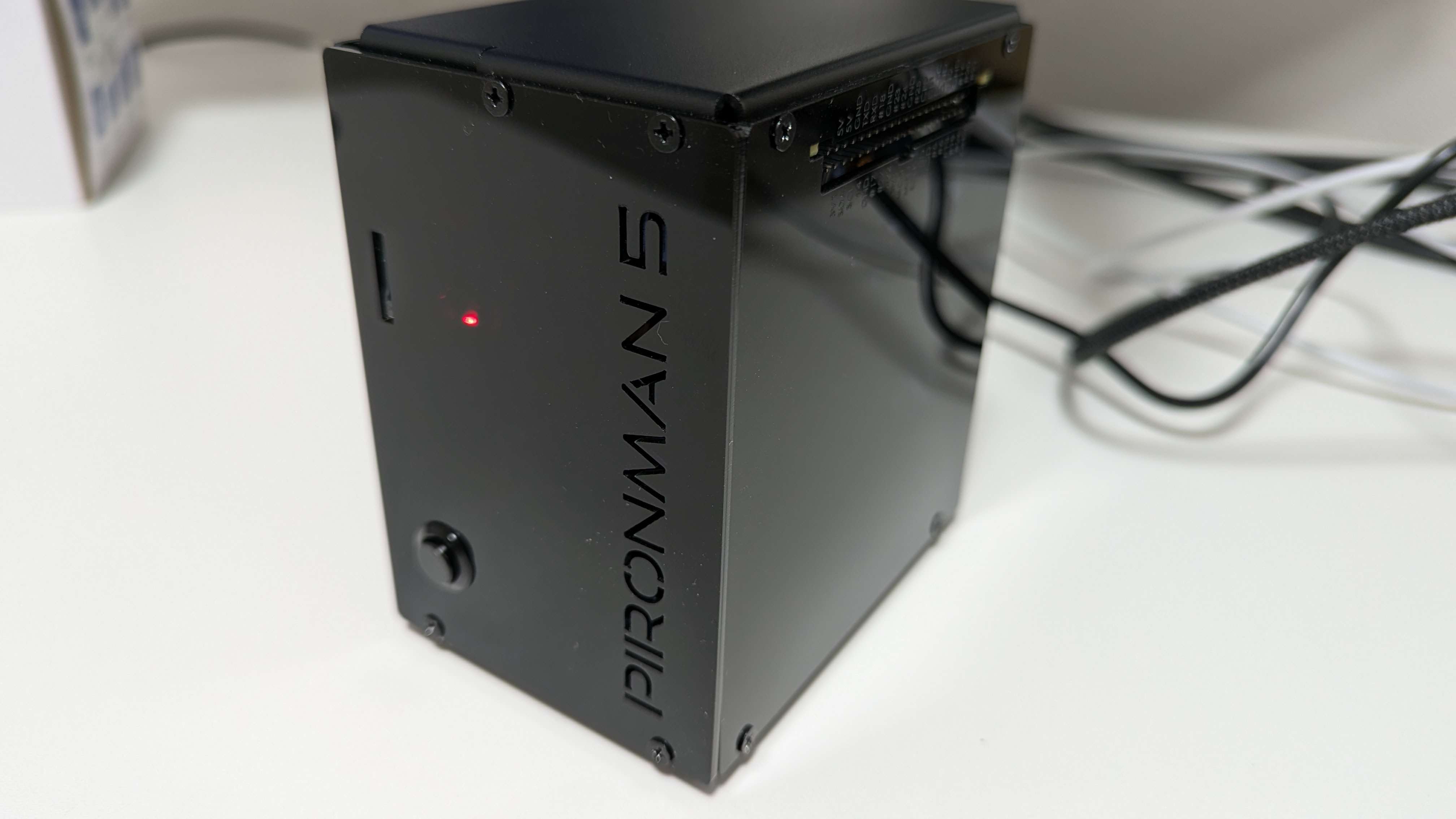 ランプが赤のときはシャットダウン状態